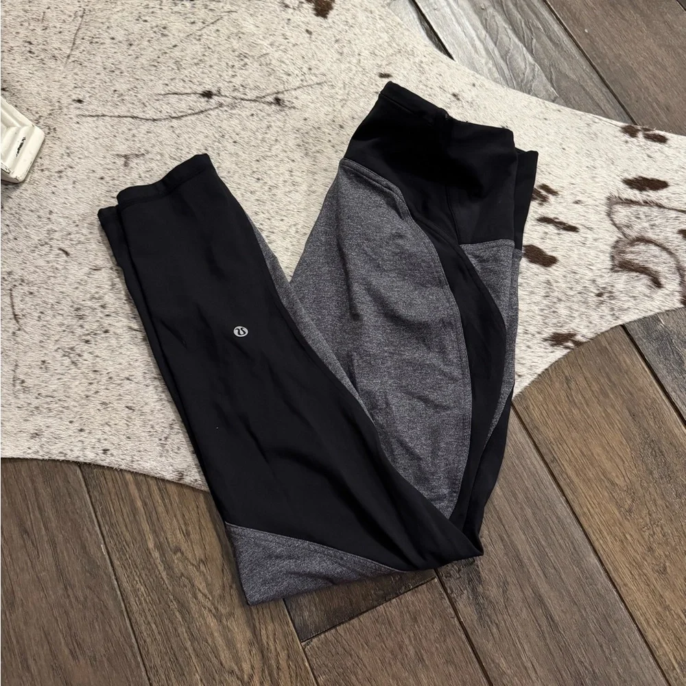 Lululemon Train Times 7/8 Pant Blocked 25” Gray and Black - Picture 3 of 6